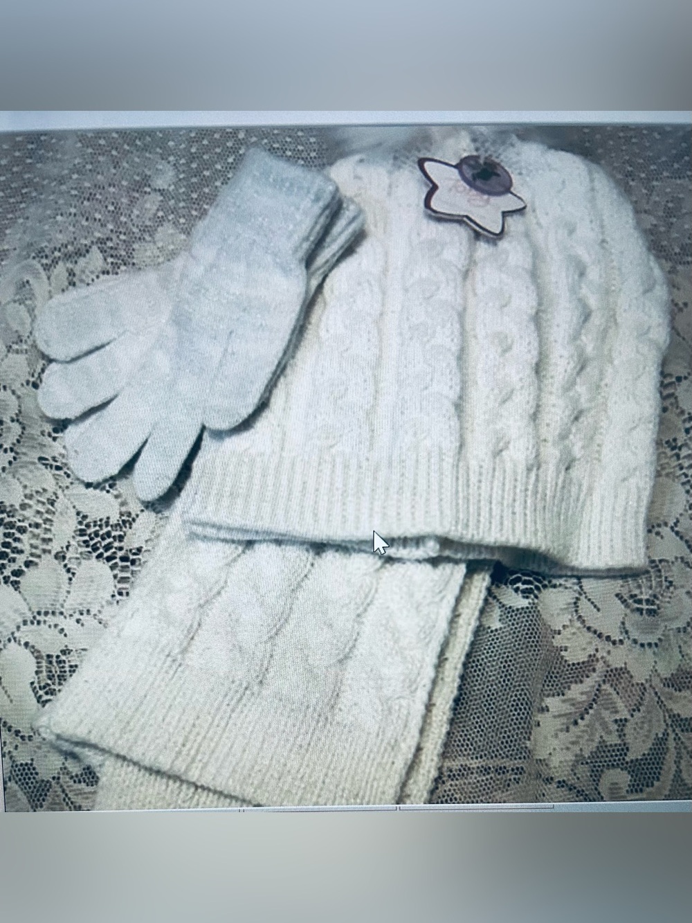 Toby NYC Cable-Knit Hat, Scarf & Gloves Set NEW
